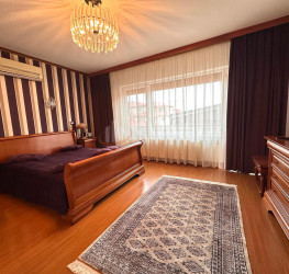 Casa, 5 rooms, 163 mp Bucuresti/23 August