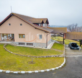 Casa, 5 rooms, 180 mp Brasov/Centru