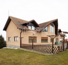 Casa, 5 rooms, 180 mp Brasov/Centru