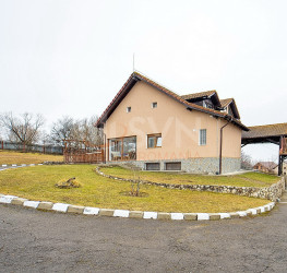 Casa, 5 rooms, 180 mp Brasov/Centru