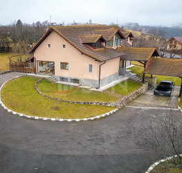 Casa, 5 rooms, 180 mp Brasov/Centru