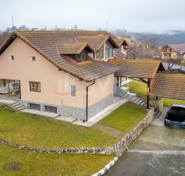 Casa, 5 rooms, 180 mp Brasov/Centru