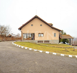 Casa, 5 rooms, 180 mp Brasov/Centru