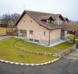 Casa, 5 rooms, 180 mp Brasov/Centru