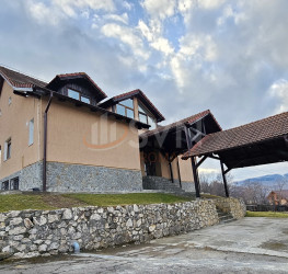 Casa, 5 rooms, 180 mp Brasov/Centru