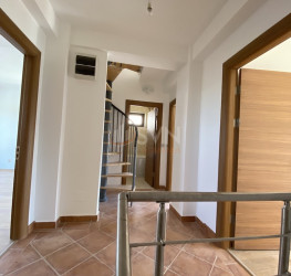 Casa, 5 rooms, 180 mp Bucuresti/Pipera