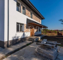 Casa, 5 rooms, 182 mp Dambovita/Centru