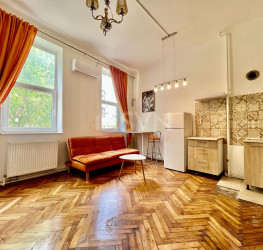 Casa, 5 rooms, 200 mp Bucuresti/Piata Universitatii