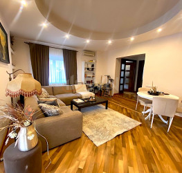 Casa, 5 rooms, 200 mp Bucuresti/Damaroaia