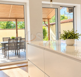 Casa, 5 rooms, 200 mp Bucuresti/Baneasa