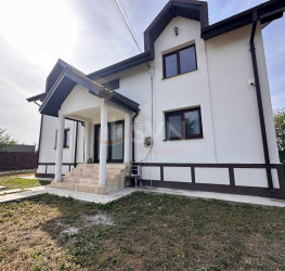 Casa, 5 rooms, 201 mp Dambovita/Centru