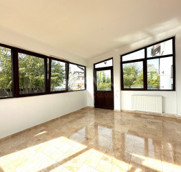 Casa, 5 rooms, 201 mp Dambovita/Centru