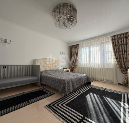 Casa, 5 rooms, 210 mp Bucuresti/Eminescu