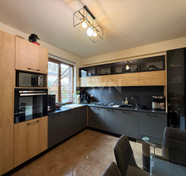 Casa, 5 rooms, 210 mp Bucuresti/Eminescu