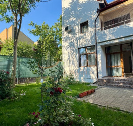 Casa, 5 rooms, 210 mp Bucuresti/P-ta Presei Libere