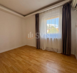 Casa, 5 rooms, 210 mp Bucuresti/P-ta Presei Libere