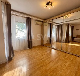 Casa, 5 rooms, 210 mp Bucuresti/P-ta Presei Libere