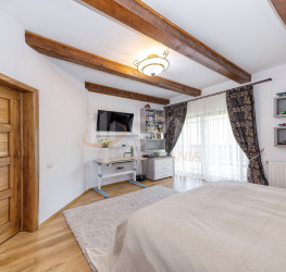 Casa, 5 rooms, 220 mp Brasov/Bunloc