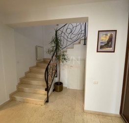 Casa, 5 rooms, 220 mp Bucuresti/Damaroaia