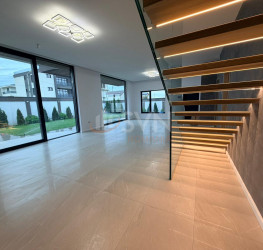 Casa, 5 rooms, 220 mp Ilfov/Voluntari