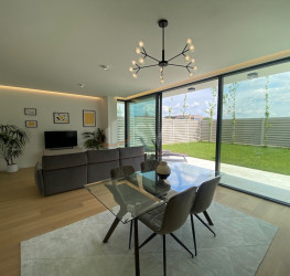 Casa, 5 rooms, 221 mp Bucuresti/Pipera