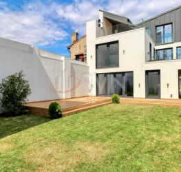 Casa, 5 rooms, 235 mp Bucuresti/P-ta Victoriei
