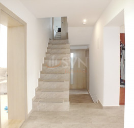 Casa, 5 rooms, 240 mp Brasov/Stupini