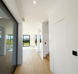 Casa, 5 rooms, 250 mp Bucuresti/Pipera