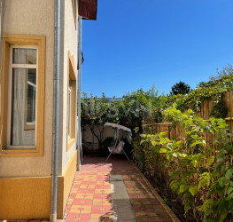 Casa, 5 rooms, 250 mp Bucuresti/Damaroaia