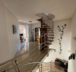 Casa, 5 rooms, 250 mp Bucuresti/Damaroaia