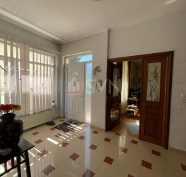 Casa, 5 rooms, 250 mp Bucuresti/Damaroaia