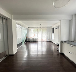 Casa, 5 rooms, 260 mp Bucuresti/Vitan