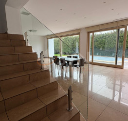 Casa, 5 rooms, 260 mp Bucuresti/Pipera