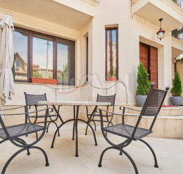 Casa, 5 rooms, 270 mp Bucuresti/Domenii