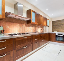 Casa, 5 rooms, 270 mp Bucuresti/Domenii