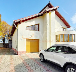 Casa, 5 rooms, 300 mp Brasov/Centru