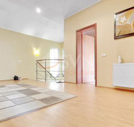 Casa, 5 rooms, 300 mp Brasov/Centru