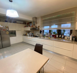 Casa, 5 rooms, 340 mp Bucuresti/Damaroaia