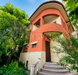 Casa, 6 camere, 189 mp Bucuresti/Cotroceni