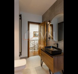 Casa, 6 camere, 240 mp Bucuresti/Capitale