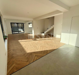 Casa, 6 camere, 250 mp Bucuresti/Iancu Nicolae