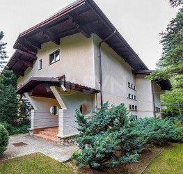 Casa, 6 camere, 258 mp Brasov/Centru