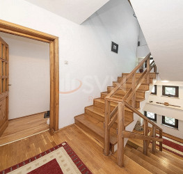 Casa, 6 camere, 258 mp Brasov/Centru