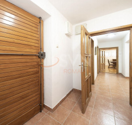 Casa, 6 camere, 258 mp Brasov/Centru