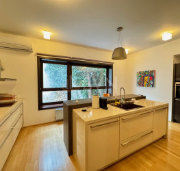 Casa, 6 camere, 275 mp Bucuresti/Calea Calarasilor