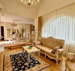 Casa, 6 camere, 345.54 mp Bucuresti/Iancu Nicolae