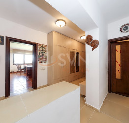 Casa, 6 camere, 358 mp Brasov/Centru