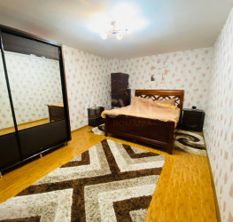 Casa, 6 camere, 380 mp Bucuresti/Bucurestii Noi