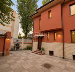 Casa, 6 rooms, 189 mp Bucuresti/Cotroceni
