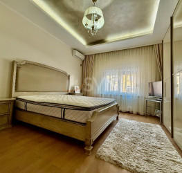 Casa, 6 rooms, 240 mp Bucuresti/Dacia